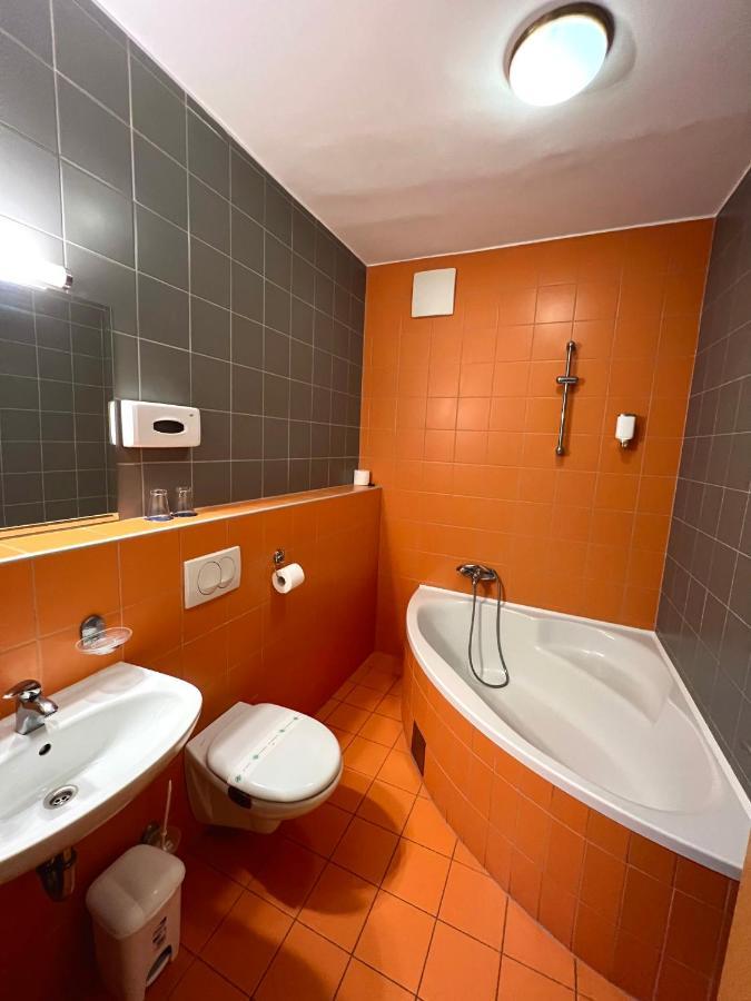 Hotel Jeruzalem Ljutomer Buitenkant foto